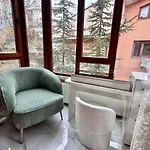 New In Center 2 Bedroom 7 Stars *