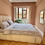 아파트 New In Center 2 Bedroom 7 Stars *