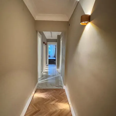 New In Center 2 Bedroom 7 Stars *