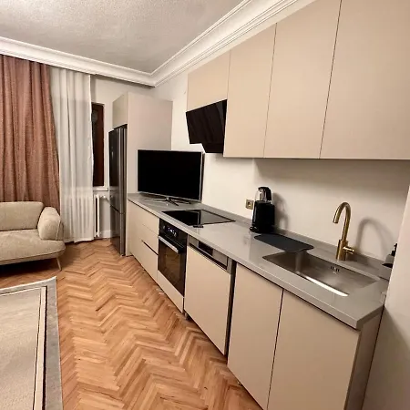 New In Center 2 Bedroom 7 Stars