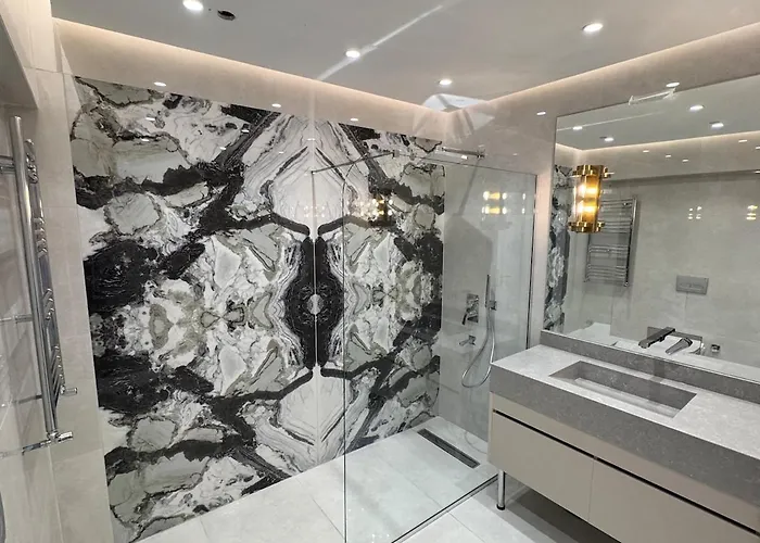 New In Center 2 Bedroom 7 Stars Апартаменты