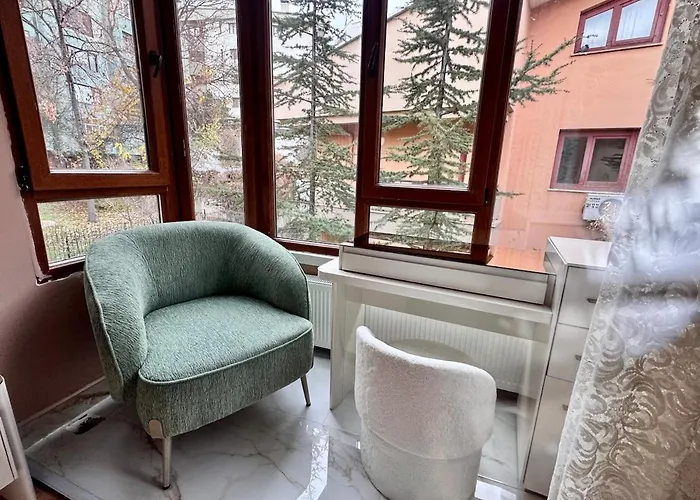 New In Center 2 Bedroom 7 Stars *