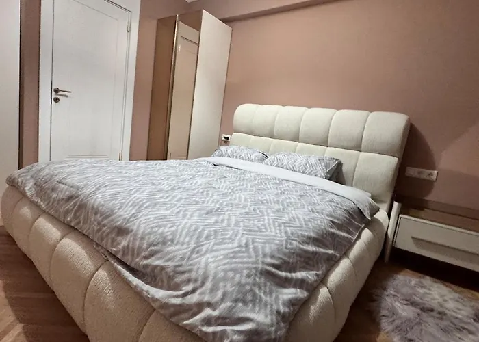 New In Center 2 Bedroom 7 Stars