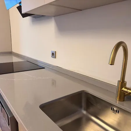 New In Center 2 Bedroom 7 Stars *