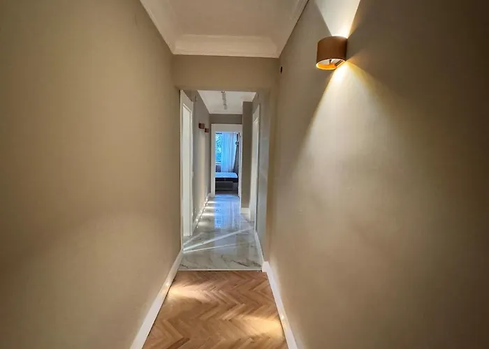 New In Center 2 Bedroom 7 Stars *